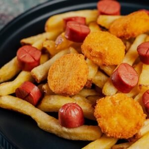 Salchipapas + Nuggets