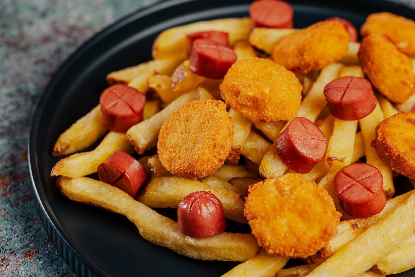 Salchipapas + Nuggets